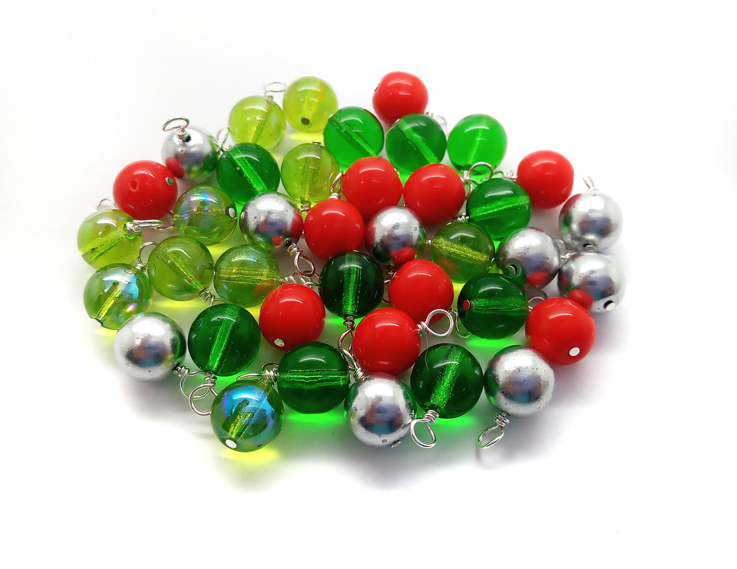 8mm Glass Bead Dangles: Christmas Mistletoe Mix