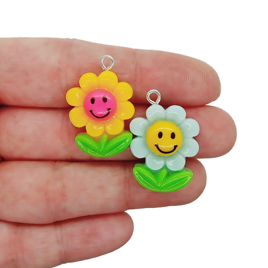 Kawaii smiling daisy flower resin flatback cabochon charms.