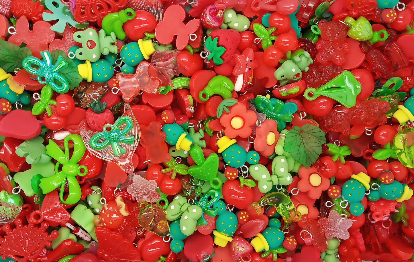 Cute Charm Mix in Red & Green, 30 pieces, Christmas Resin and Acrylic Mix