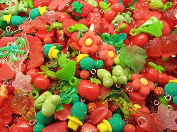 Cute Charm Mix in Red & Green, 30 pieces, Christmas Resin and Acrylic Mix