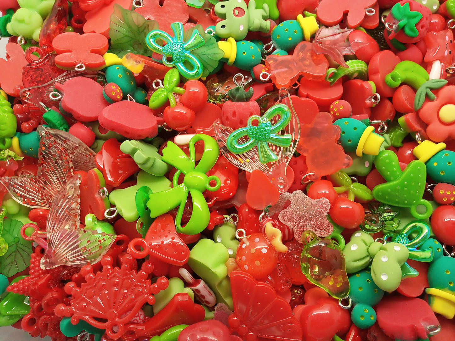 Cute Charm Mix in Red & Green, 30 pieces, Christmas Resin and Acrylic Mix